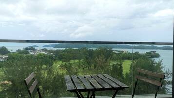 Exclusive Apartment, 3 Bedrooms, Balcony, Sea View | Terrace/patio