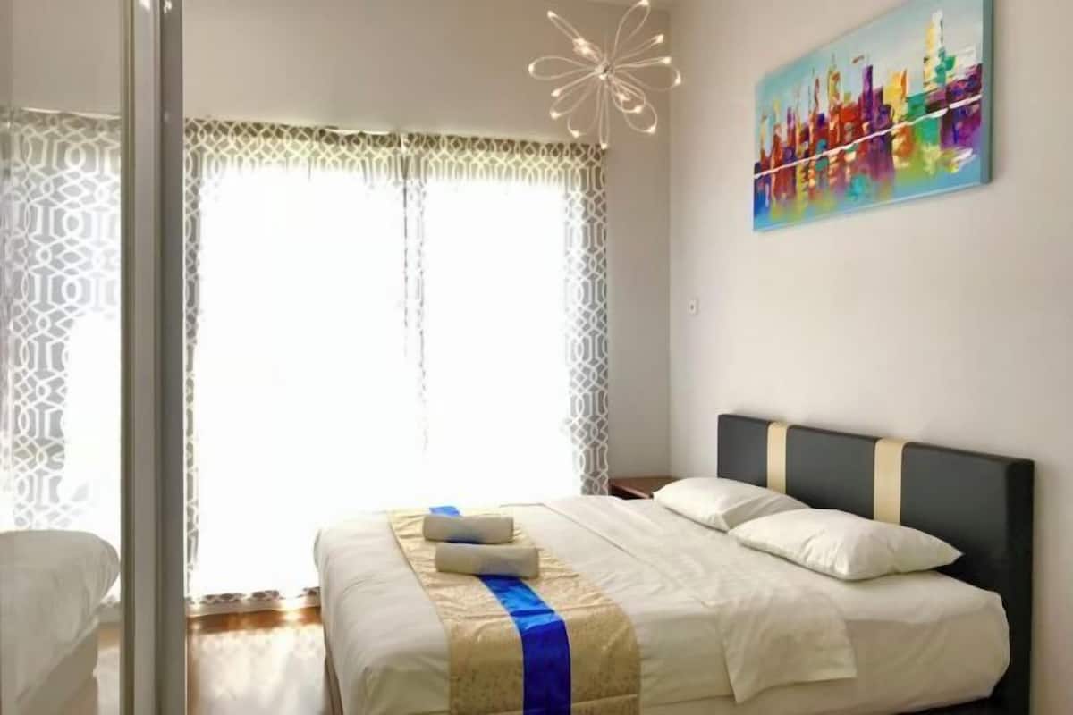 1 bedroom, individually decorated, individually furnished, desk