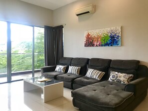 Premium appartement, 3 slaapkamers, balkon, uitzicht op stad | Uitzicht op de tuin