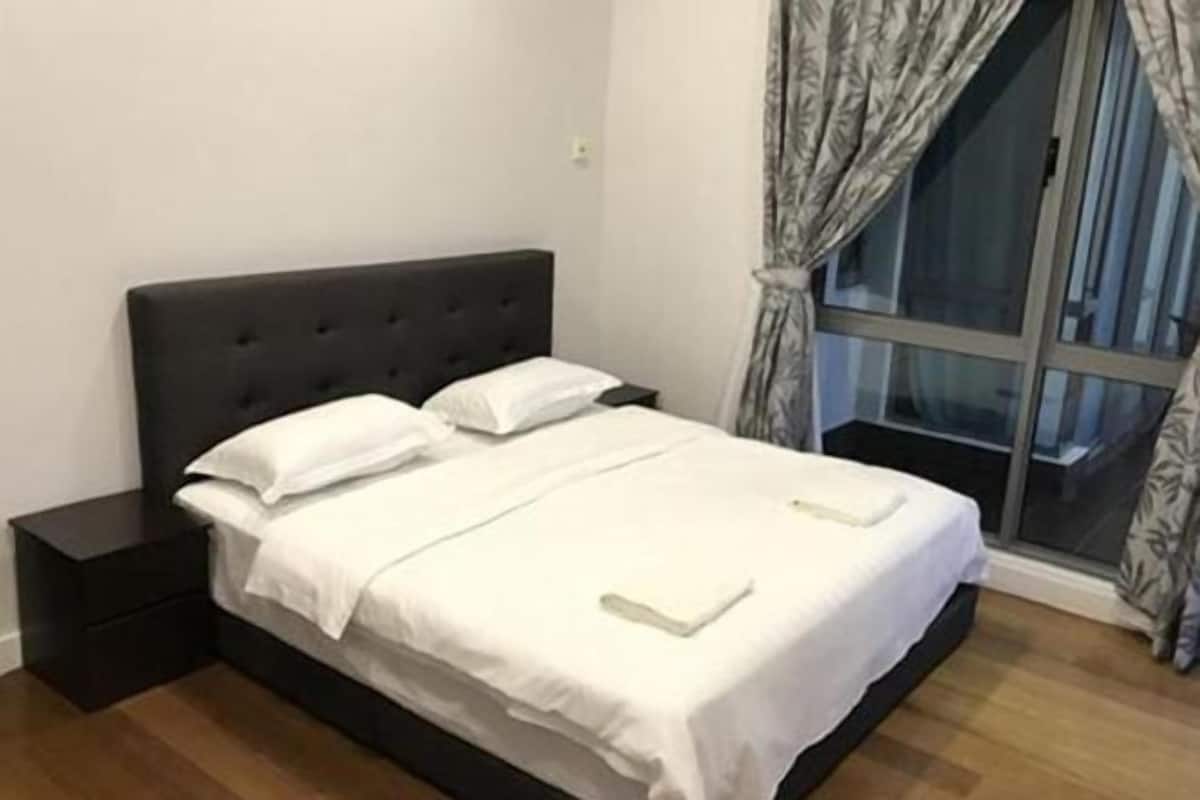 1 bedroom, individually decorated, individually furnished, desk