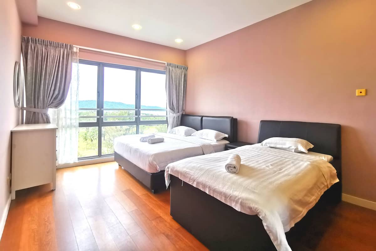 Exclusive Apartment, 3 Bedrooms, Balcony, Sea View