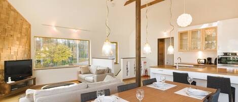 联排别墅, 2 间卧室 | 起居区 | 平板电视、DVD 播放器