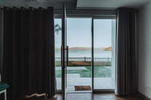 Deluxe Double or Twin Room, Bay View | Blackout drapes, soundproofing, bed sheets