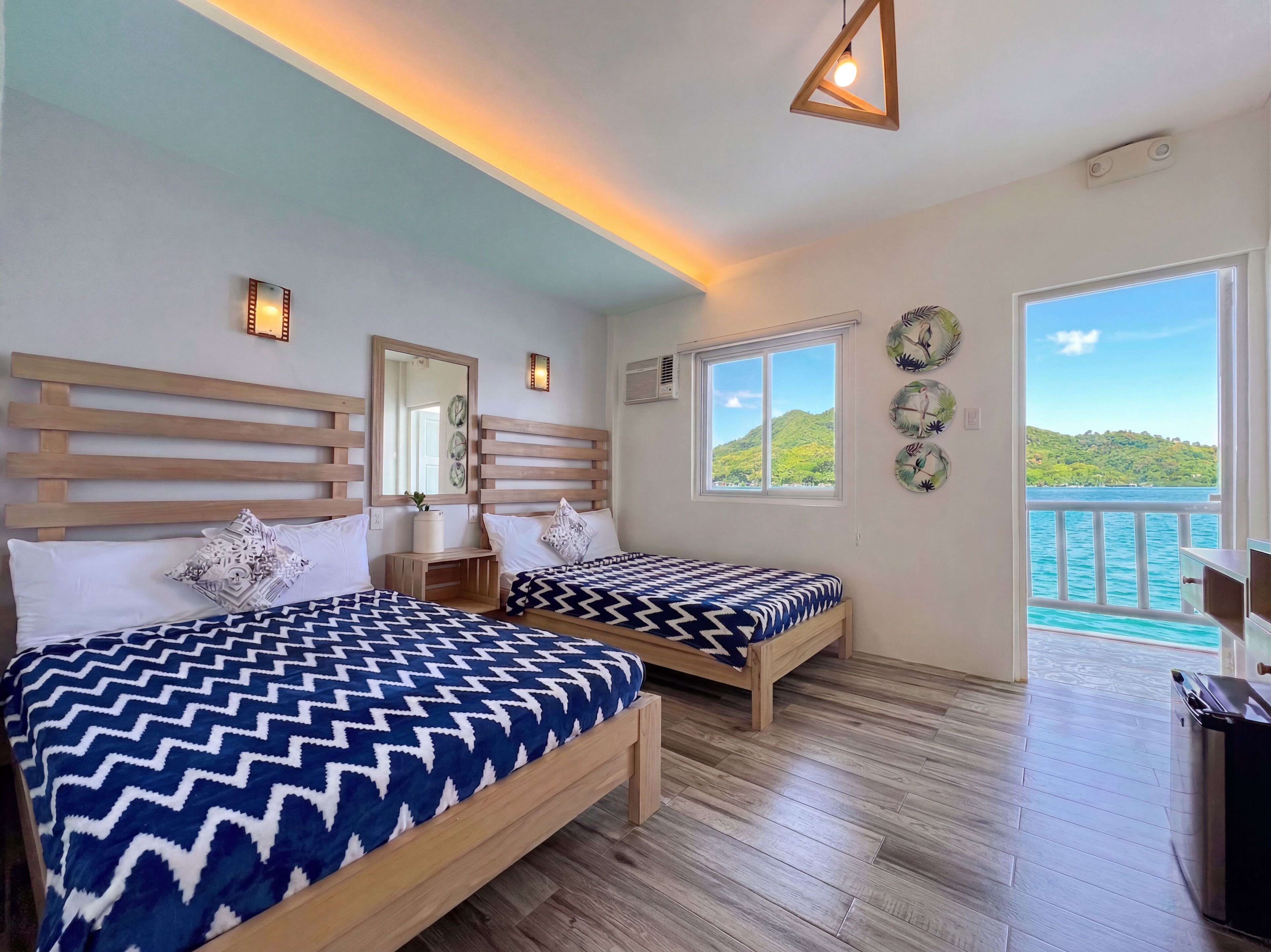 Sunset View Twin | Blackout drapes, soundproofing, bed sheets