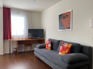 26-inch TV with cable channels - Amedia Express Sattledt, Trademark Collection by Wyndham (Sattledt)