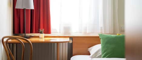 Single Room | Desk, blackout drapes, WiFi (free), bed sheets