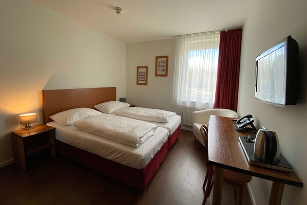 Comfort Twin Room (Plus) | Desk, blackout curtains, free WiFi, bed sheets