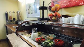 Bữa sáng buffet với phụ phí nhỏ vào các ngày trong tuần
