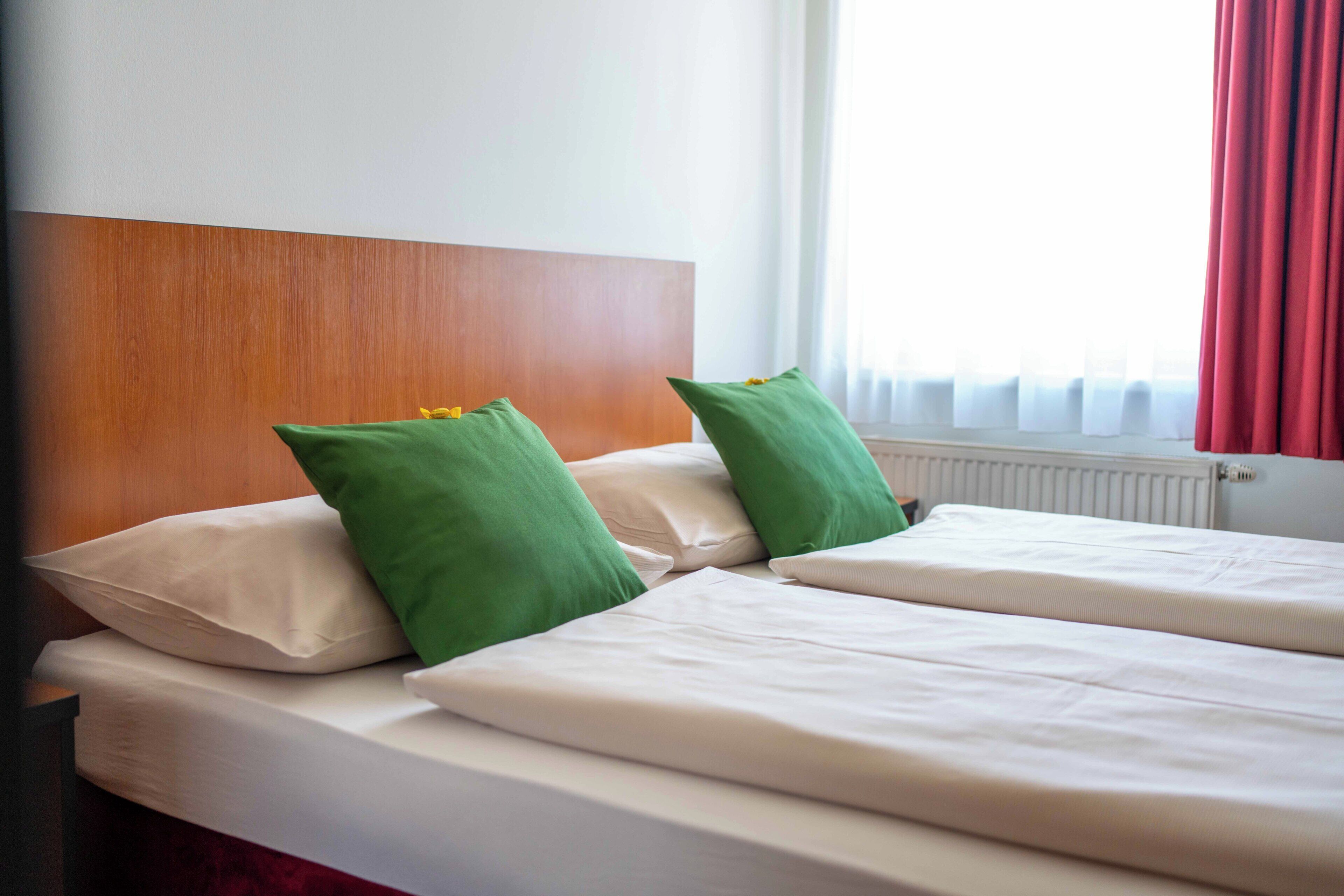 Schreibtisch, Verdunkelungsvorhänge, kostenloses WLAN, Bettwäsche
