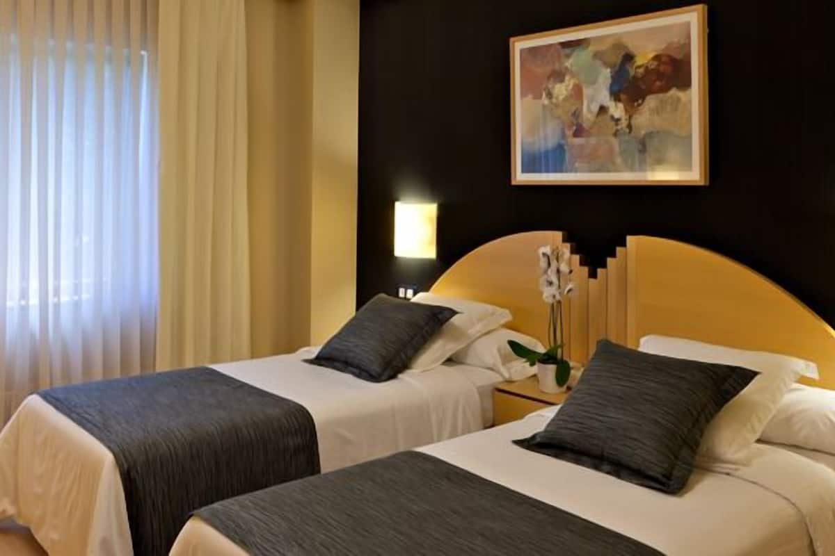 egyptian cotton sheets, down duvets, desk, blackout curtains