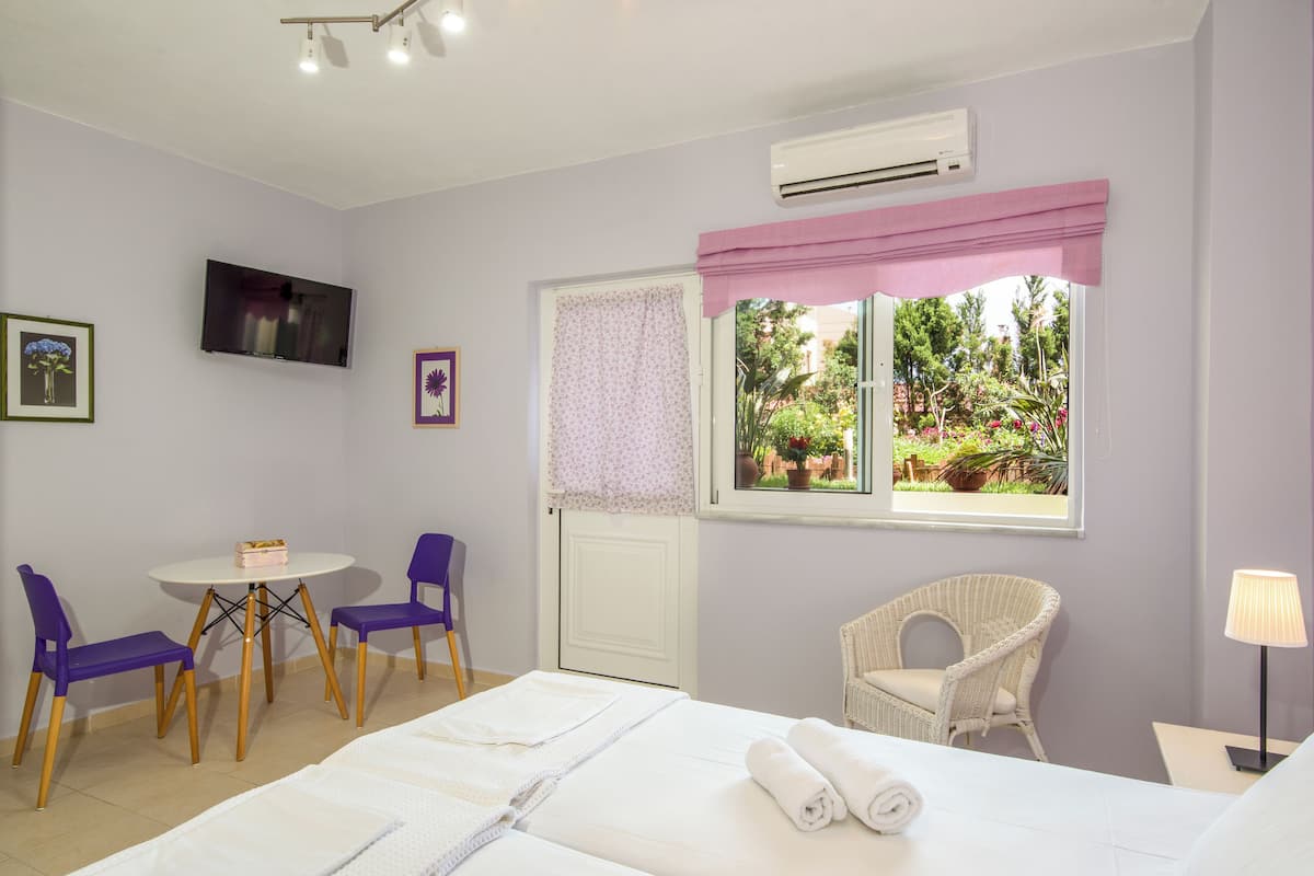 Studio | 1 bedroom, individually decorated, desk, soundproofing