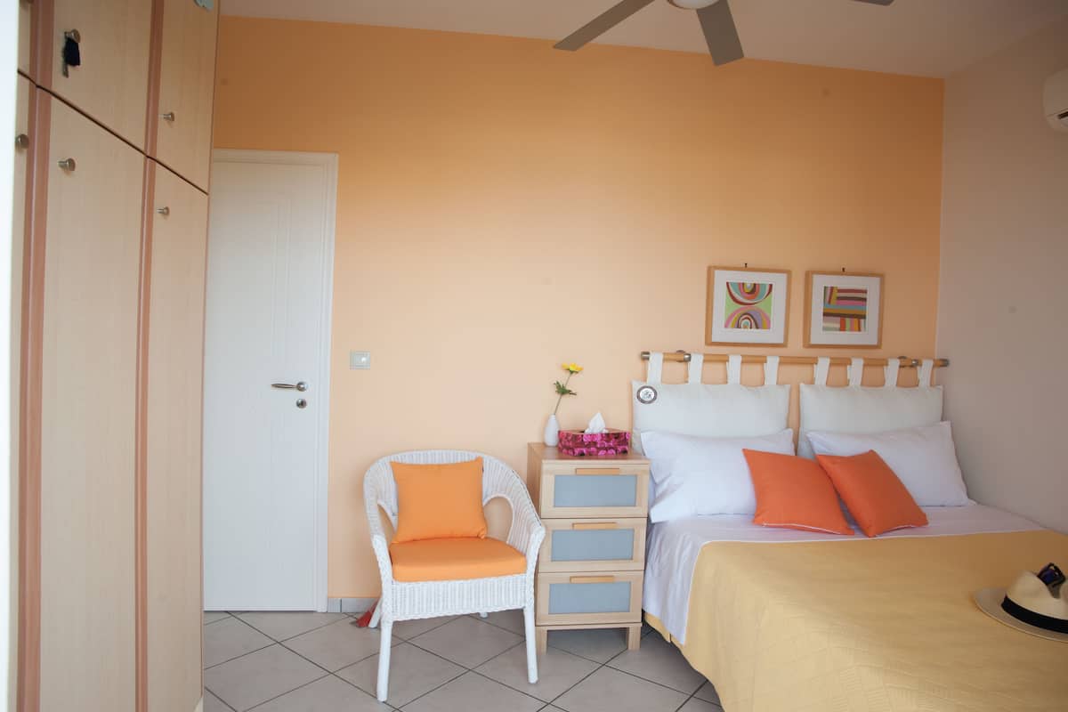 Deluxe Room, 3 Bedrooms | 1 bedroom, individually decorated, desk, soundproofing
