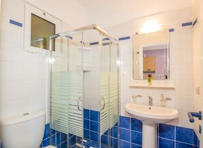 Studio | Badezimmer | Dusche, Haartrockner, HandtĂŒcher