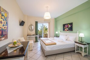 Individually decorated, desk, soundproofing, iron/ironing board - Stamatakis Boutique Studios (Platanias)