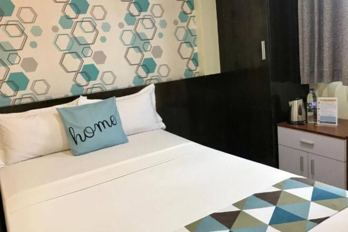 Skrivebord, wi-fi (inkludert) og sengetøy