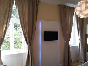 Apartamento, 2 quartos, sacada | Comodidades do quarto