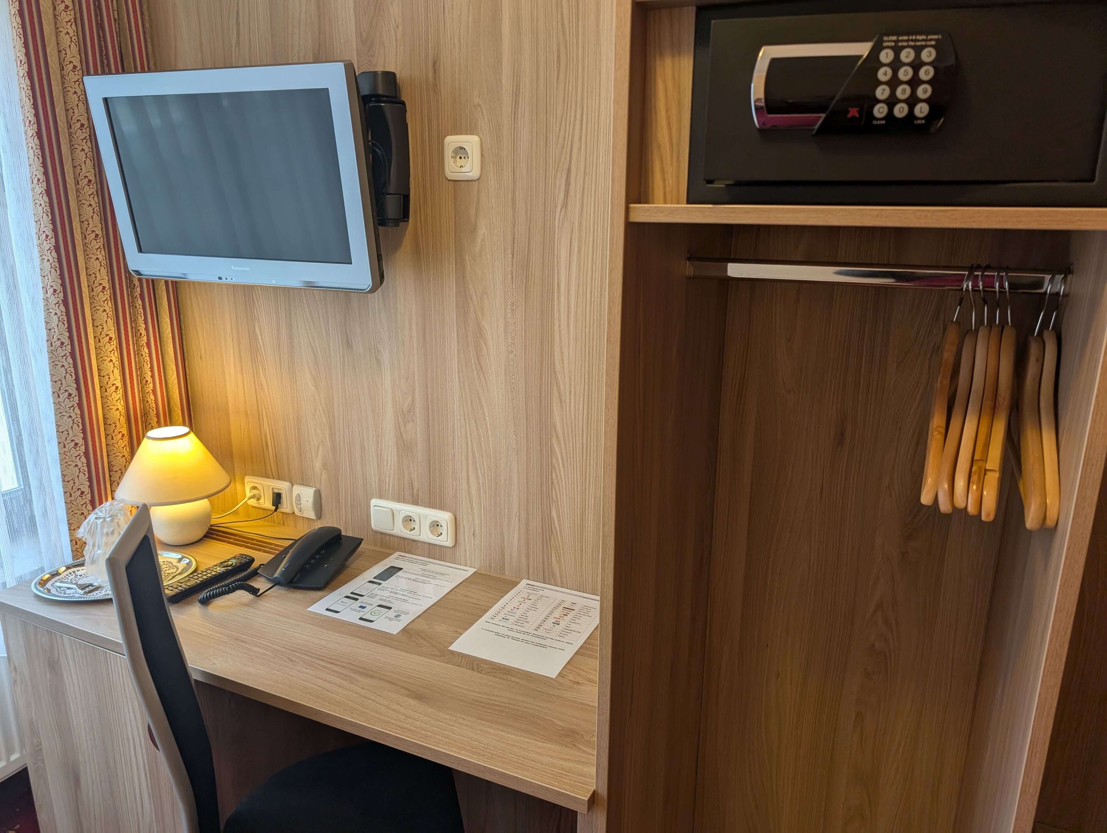 classic single room | 1 bedroom, hypo-allergenic bedding, in-room safe, desk