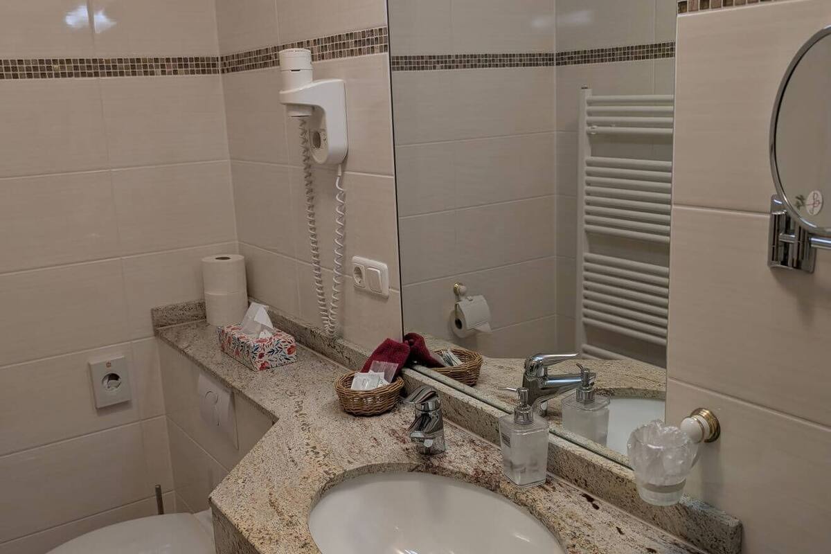 classic single room | bathroom | free toiletries, hair dryer, towels, soap