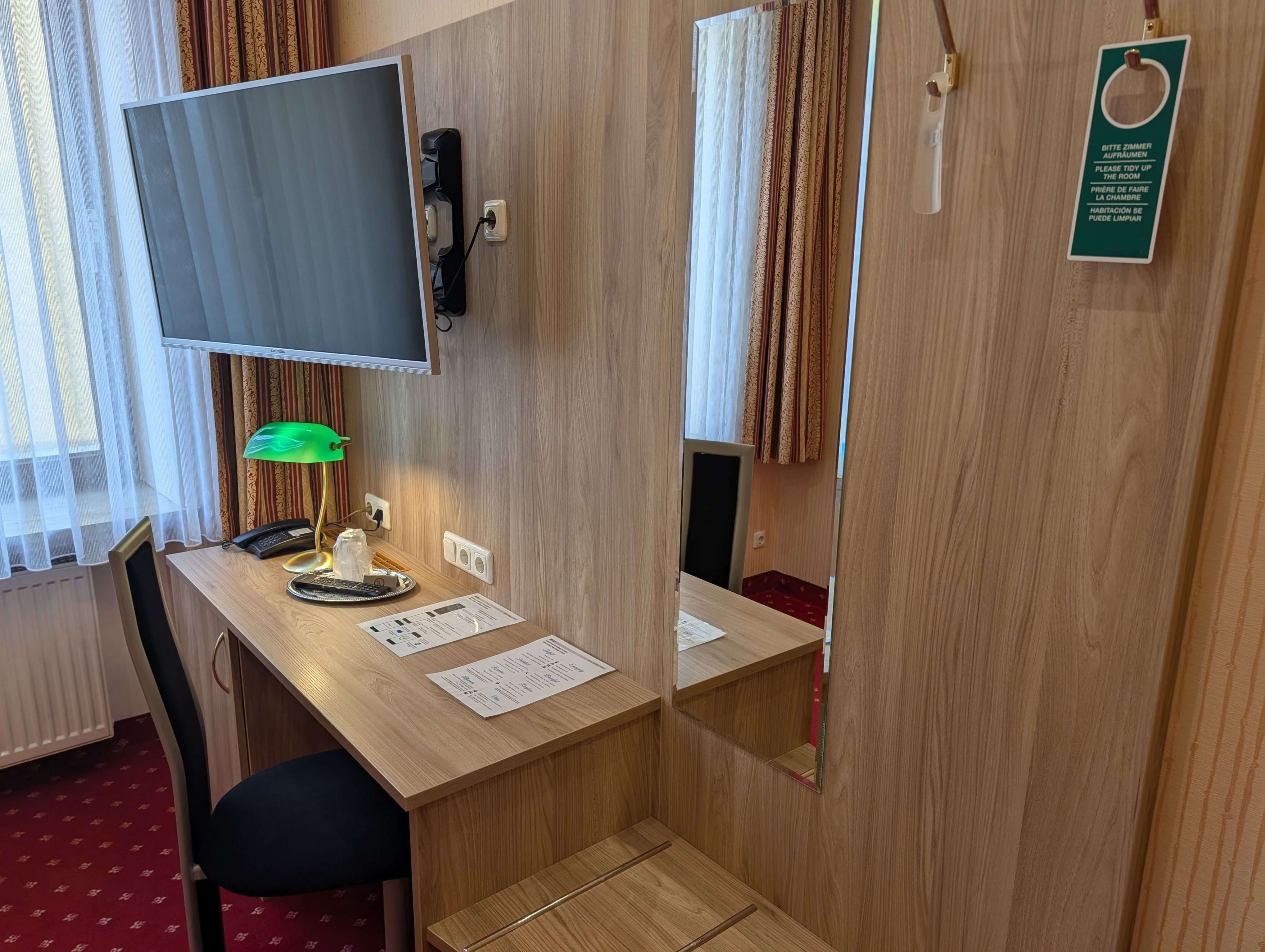 classic single room | 1 bedroom, hypo-allergenic bedding, in-room safe, desk