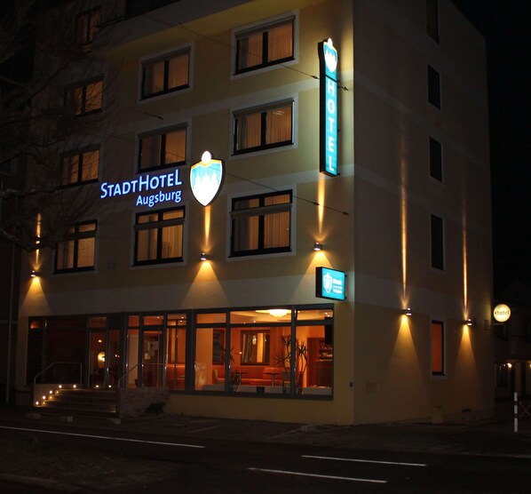 Fasade – kveld/natt
