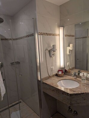 Classic Single Room | Bathroom - Stadthotel Augsburg (Augsburg)