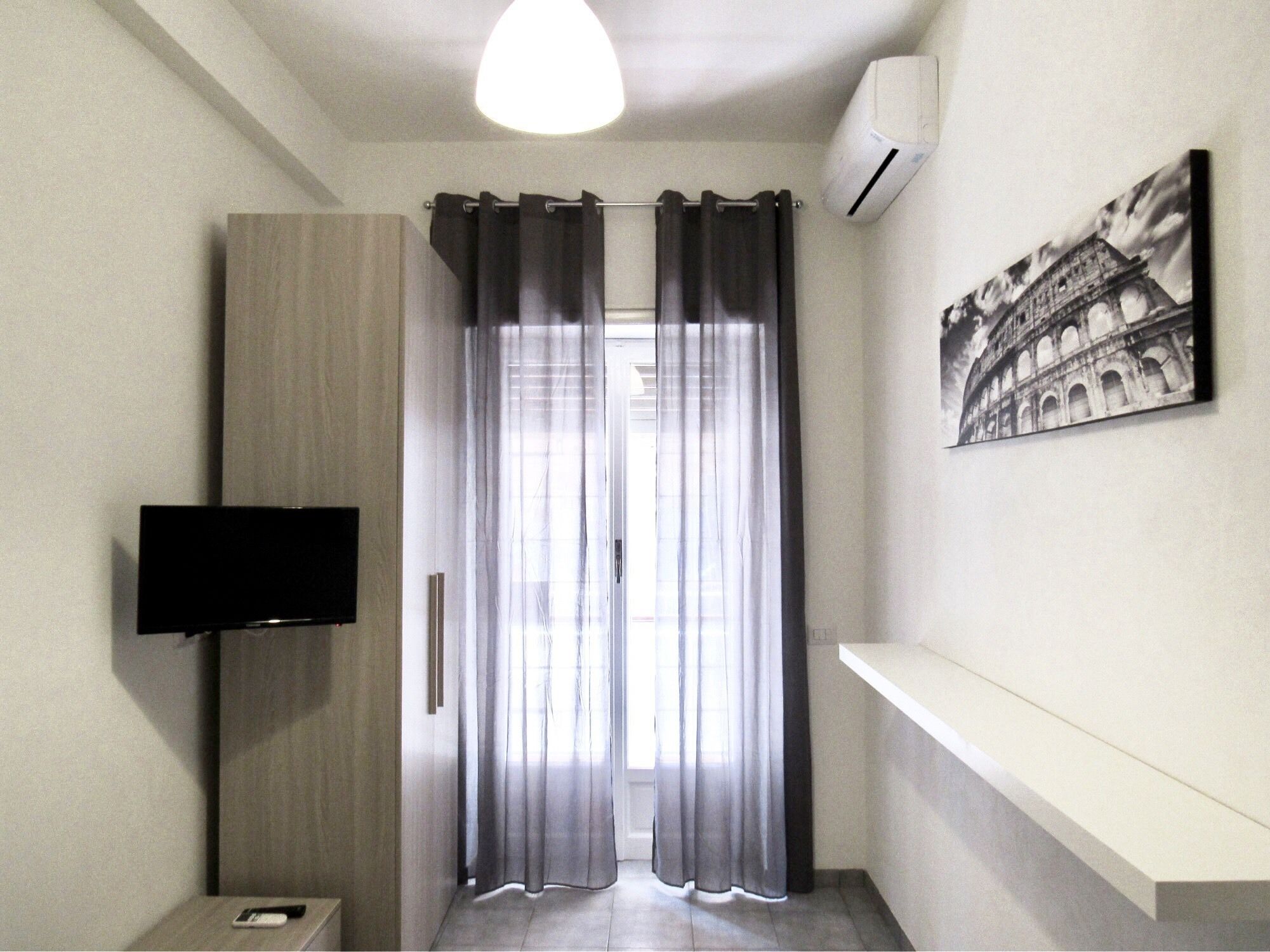 Single Room | Down duvets, blackout curtains, free WiFi, bed sheets