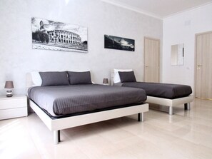 Triple Room | Down comforters, blackout drapes, free WiFi, bed sheets - Roema Guest House (Rome)