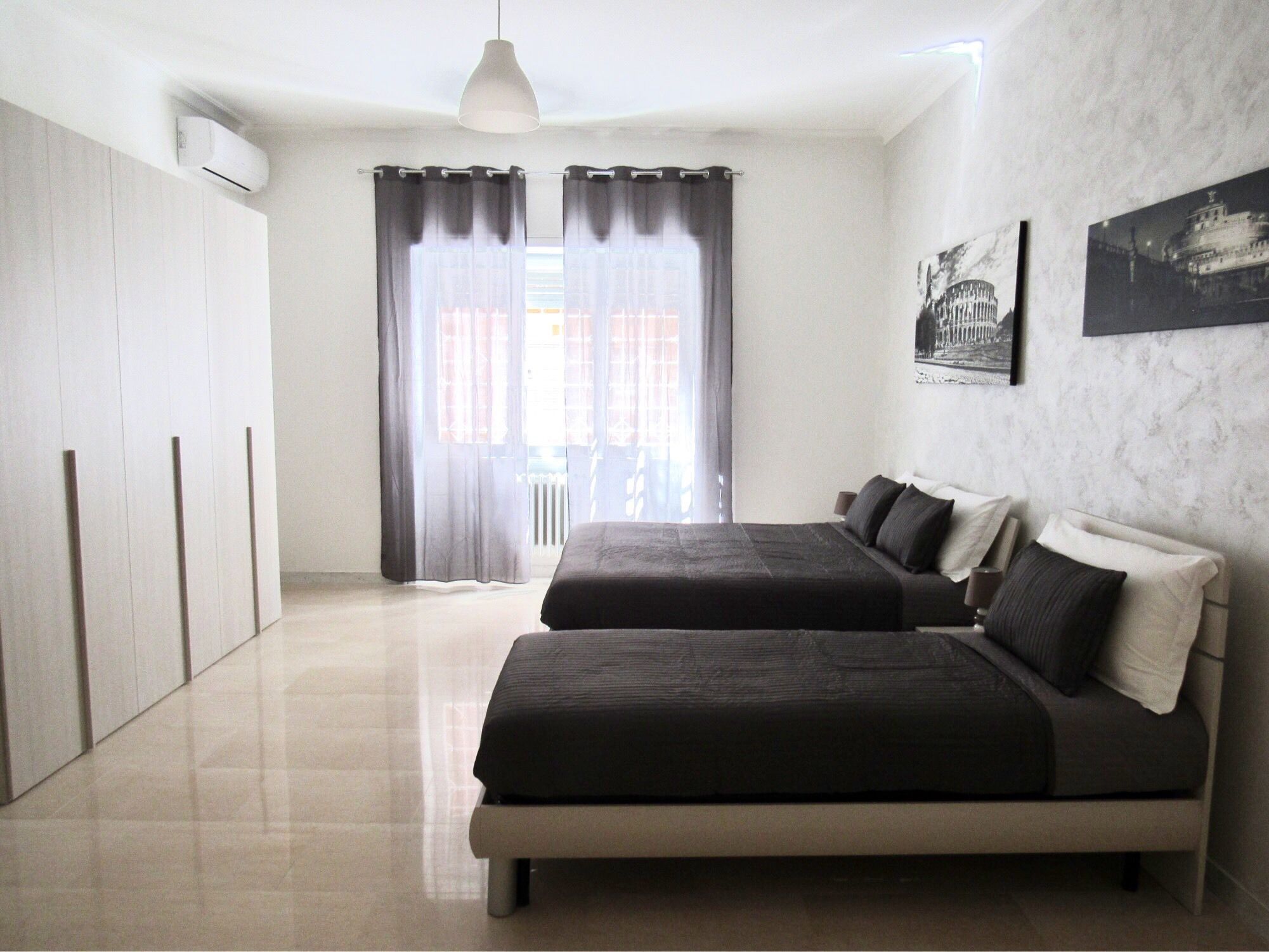 Dreibettzimmer | Daunenbettdecken, Verdunkelungsvorhänge, kostenloses WLAN, Bettwäsche