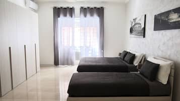 Triple Room | Down duvets, blackout curtains, free WiFi, bed sheets