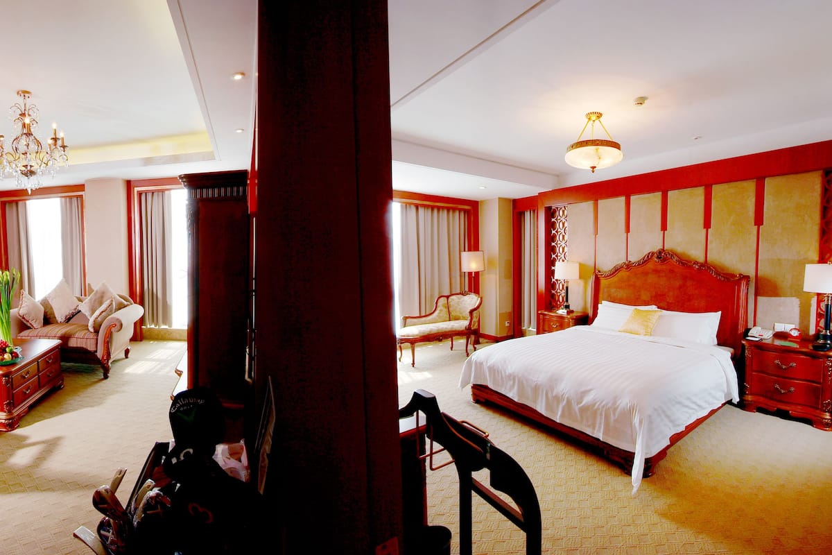 Phòng Suite có thiết kế đặc trưng | Bàn, màn/rèm cản sáng, giường gấp/giường phụ (phụ phí)