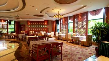 Lunch and dinner served, Chinese cuisine