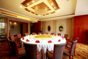 Lunch and dinner served, Chinese cuisine - Shanghai Neo-Sunshine Hotel (Shanghai)