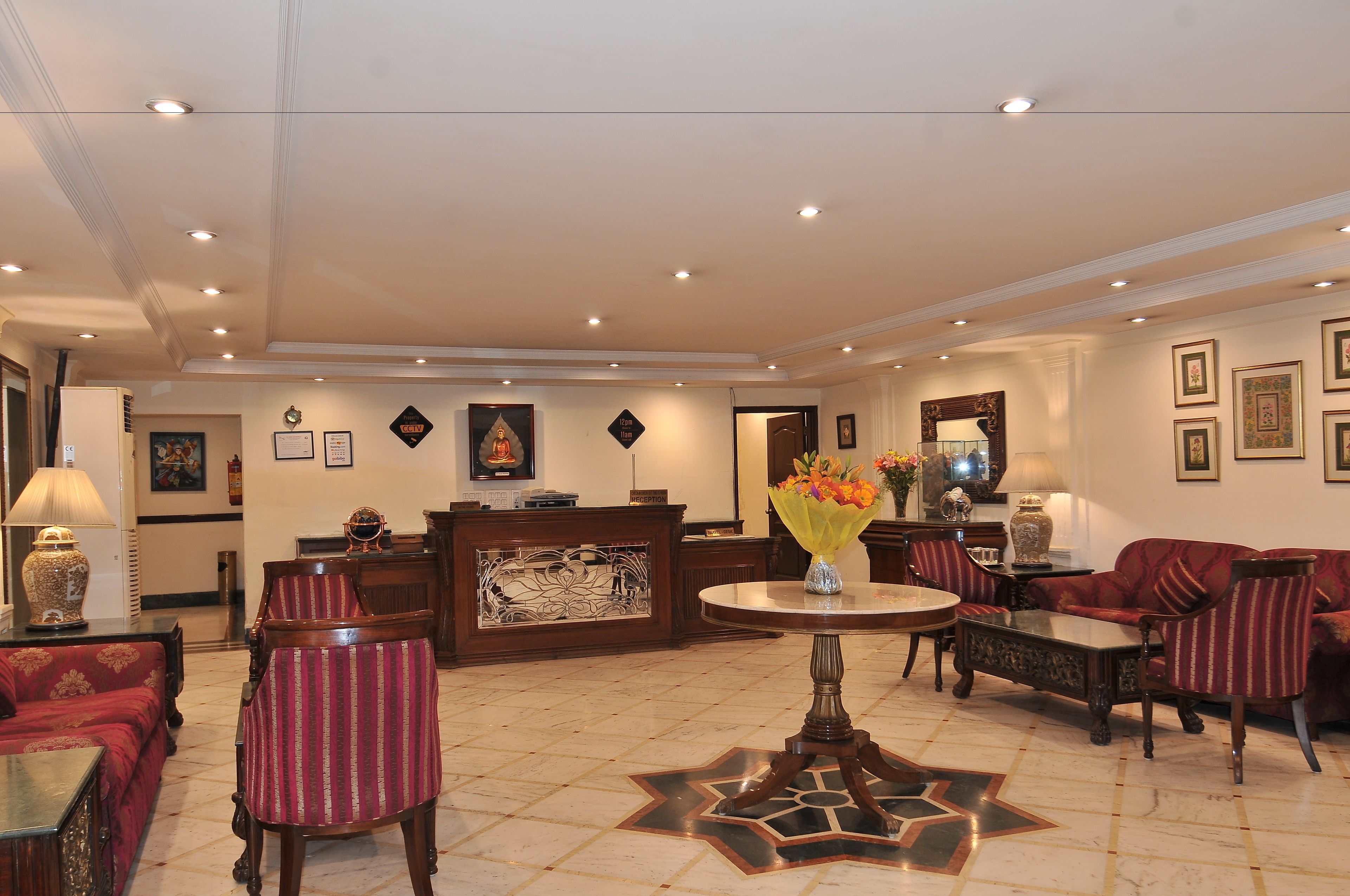 Lobby lounge