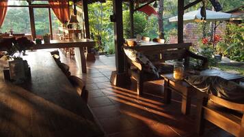 Breakfast, lunch, dinner served; international cuisine