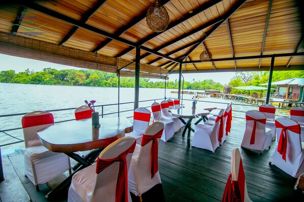 Breakfast, lunch, dinner served; local and international cuisine - Shiny Lakeside Resort (Hikkaduwa)