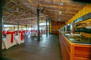 Breakfast, lunch, dinner served; local and international cuisine 