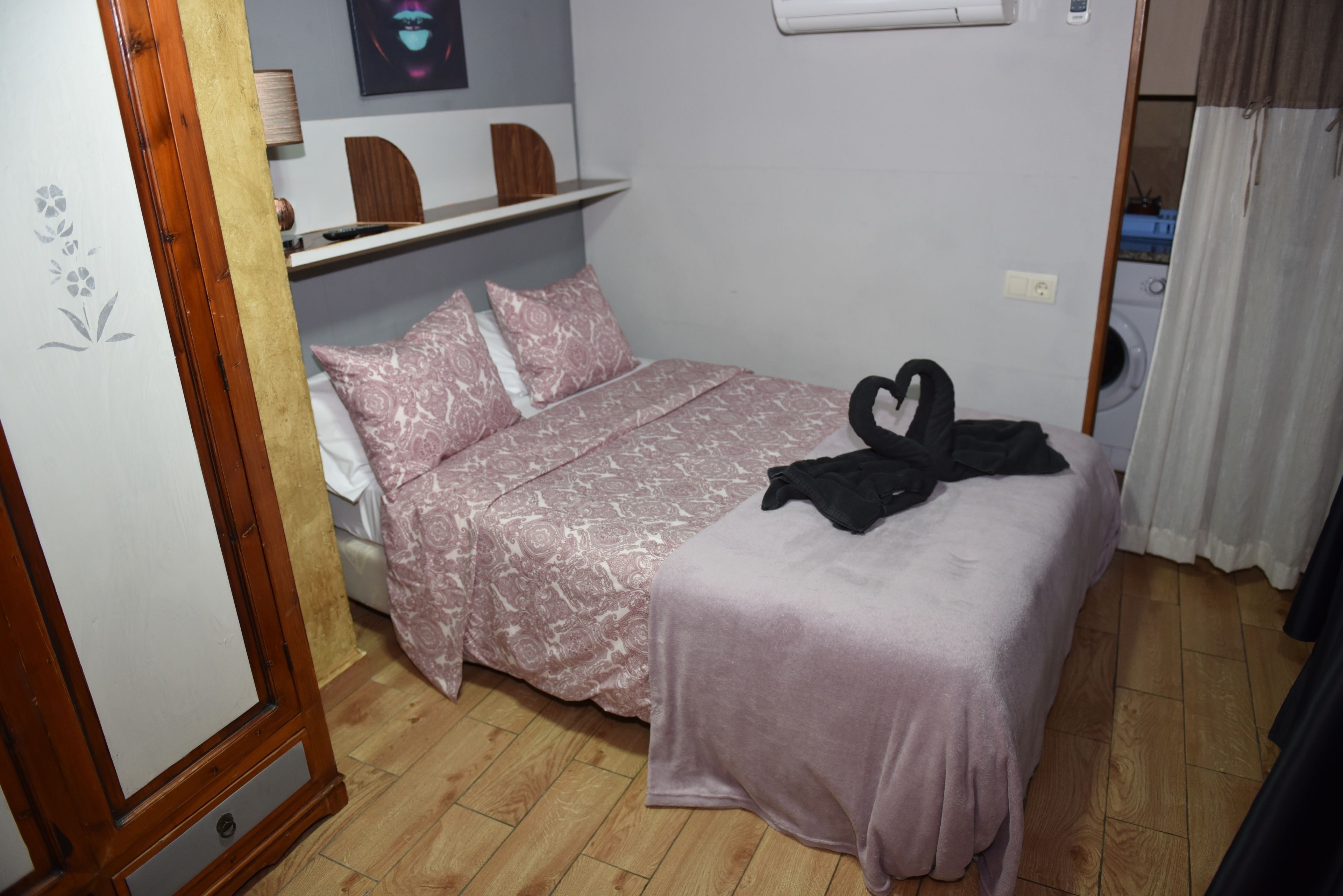 Bureau, rideaux occultants, chambres insonorisées, Wi-Fi gratuit