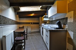 Apartment, 3 Bedrooms | Private kitchen - El Castillo (Larraga)
