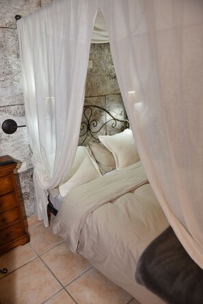 Superior Double Room, Jetted Tub | Desk, blackout curtains, soundproofing, free WiFi - El Castillo (Larraga)