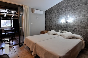 Double or Twin Room | Desk, blackout curtains, soundproofing, free WiFi