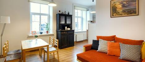 Classic Apartment, 1 Bedroom | Living area