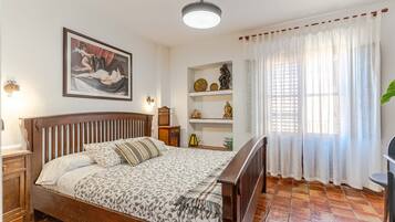 Superior tweepersoonskamer | Een bureau, verduisterende gordijnen, gratis babybedden, extra bedden