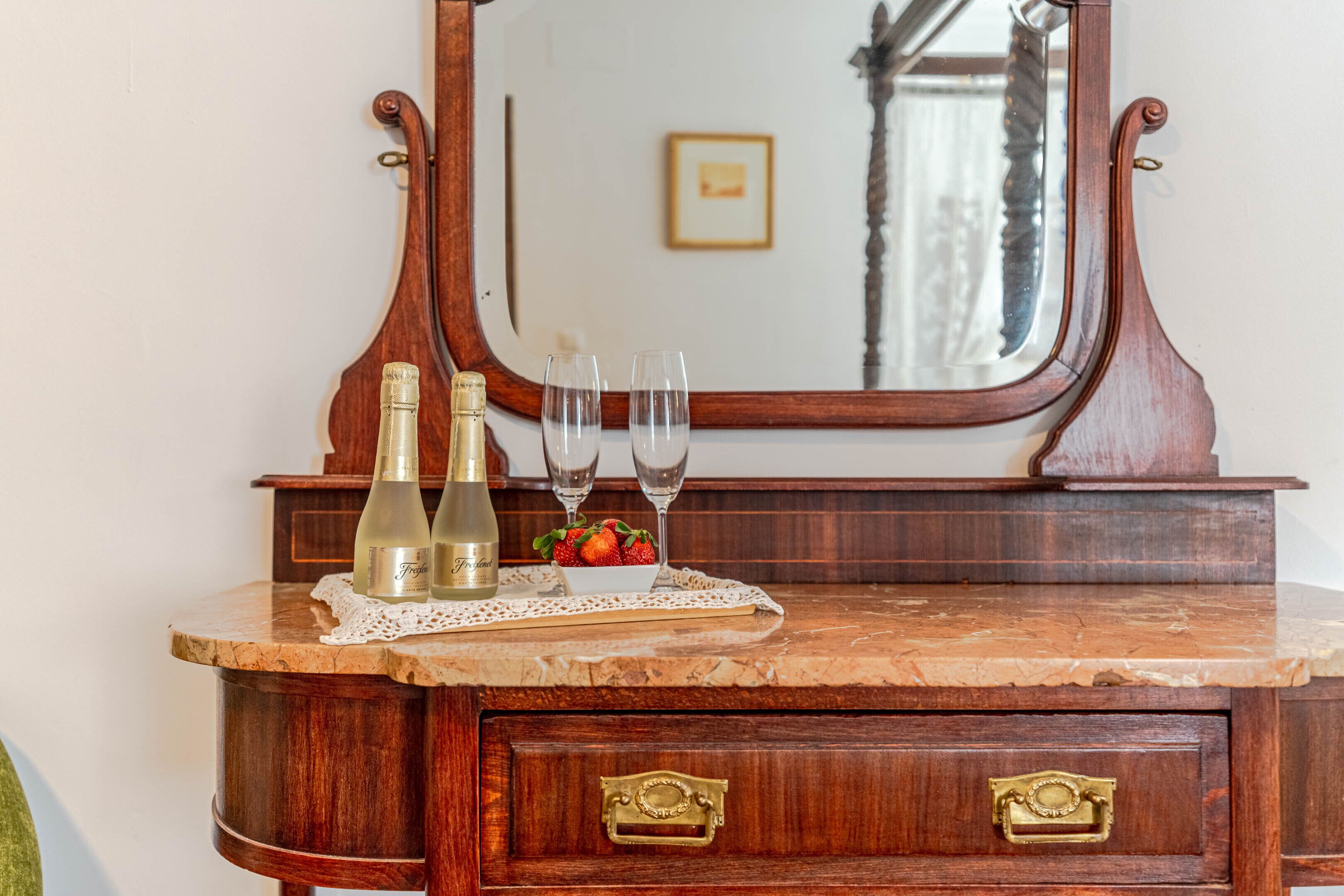 Suite | Skrivebord, mørklægningsgardiner, gratis baby-/barnesenge