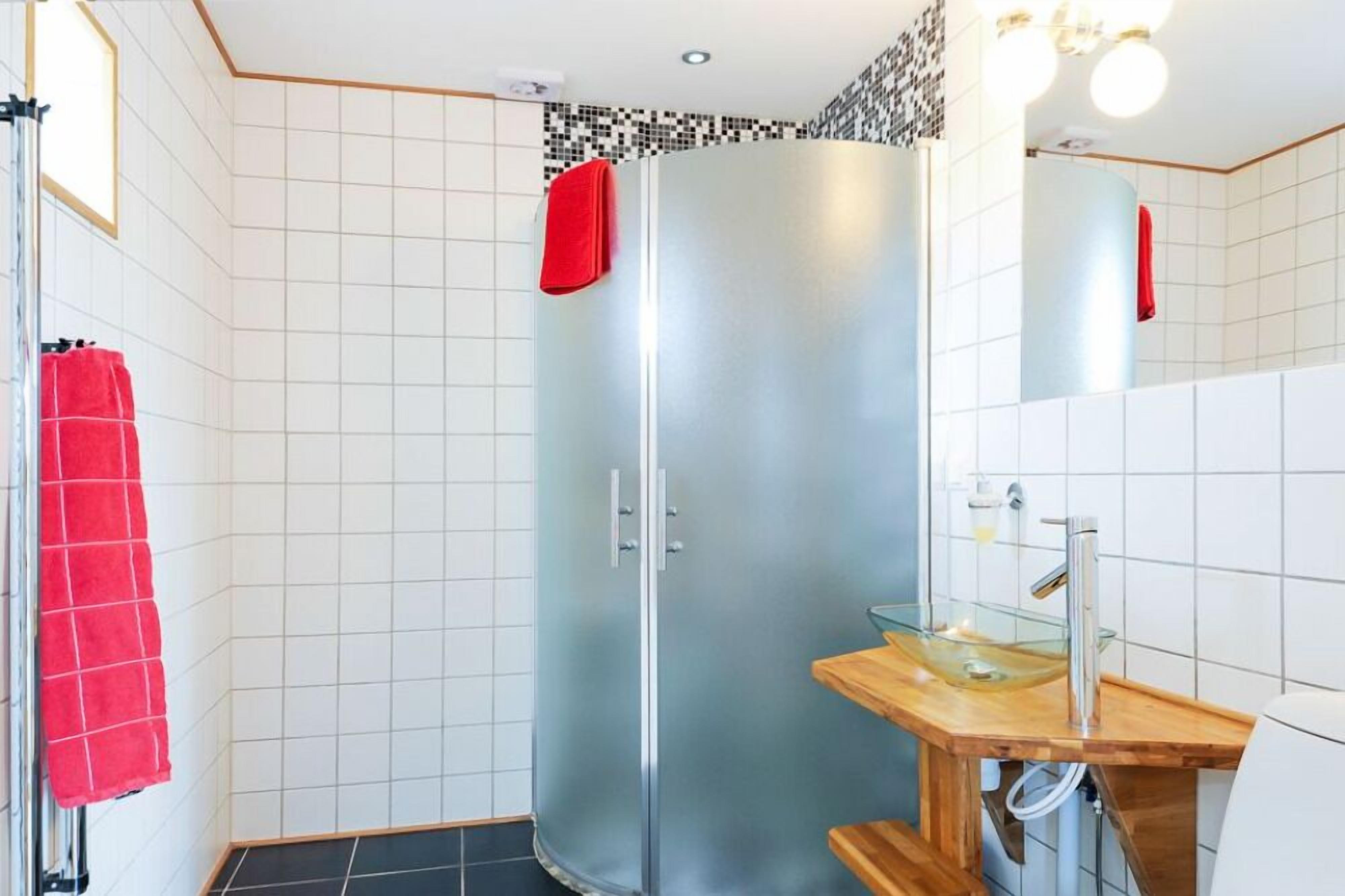 superior twin room | bathroom | shower, hair dryer, towels
