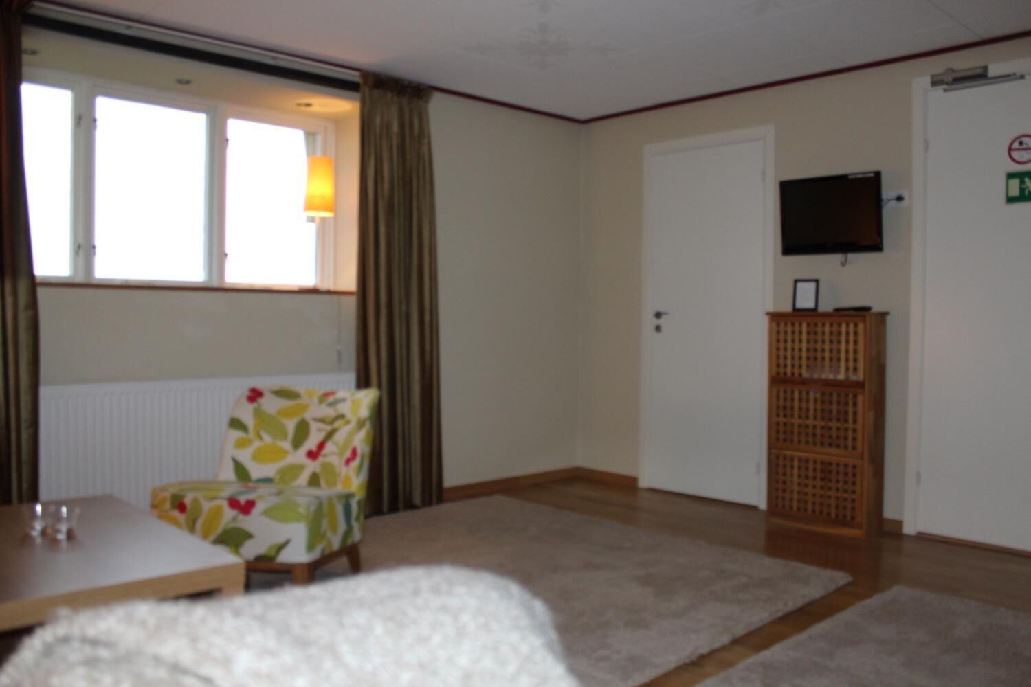 1 bedroom, minibar, blackout curtains, cots/infant beds