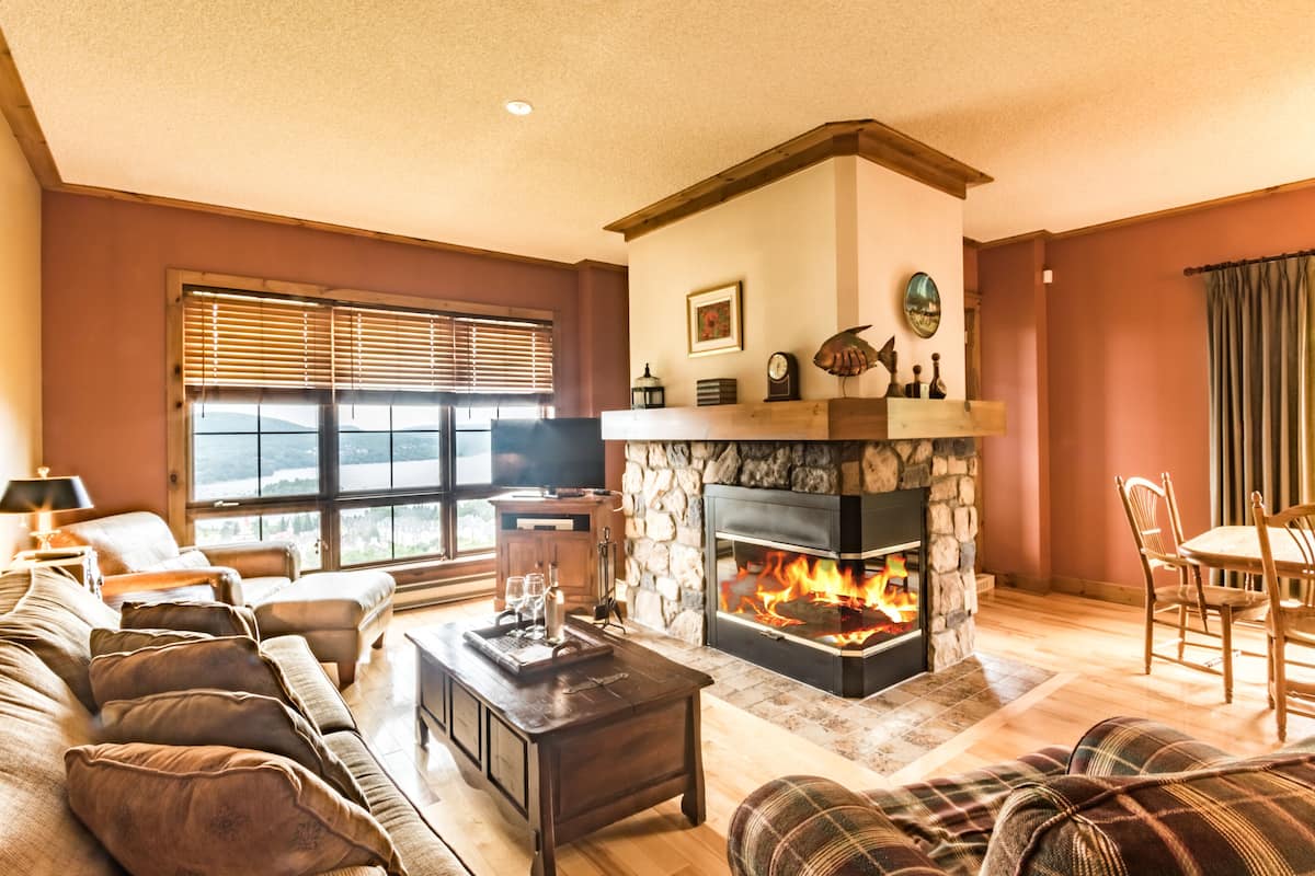 Equinoxe150-8, 3 Bedrooms | Living area