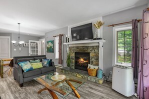 Falaises 138-01 | Living area | Flat-screen TV, fireplace, DVD player - Les Falaises - RVMT (Mont-Tremblant)