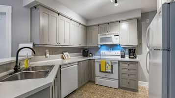Falaises 138-01 | Private kitchen | Full-sized fridge, microwave, oven, stovetop