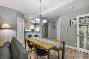 Falaises 138-01 | บริการอาหารในห้องพัก
