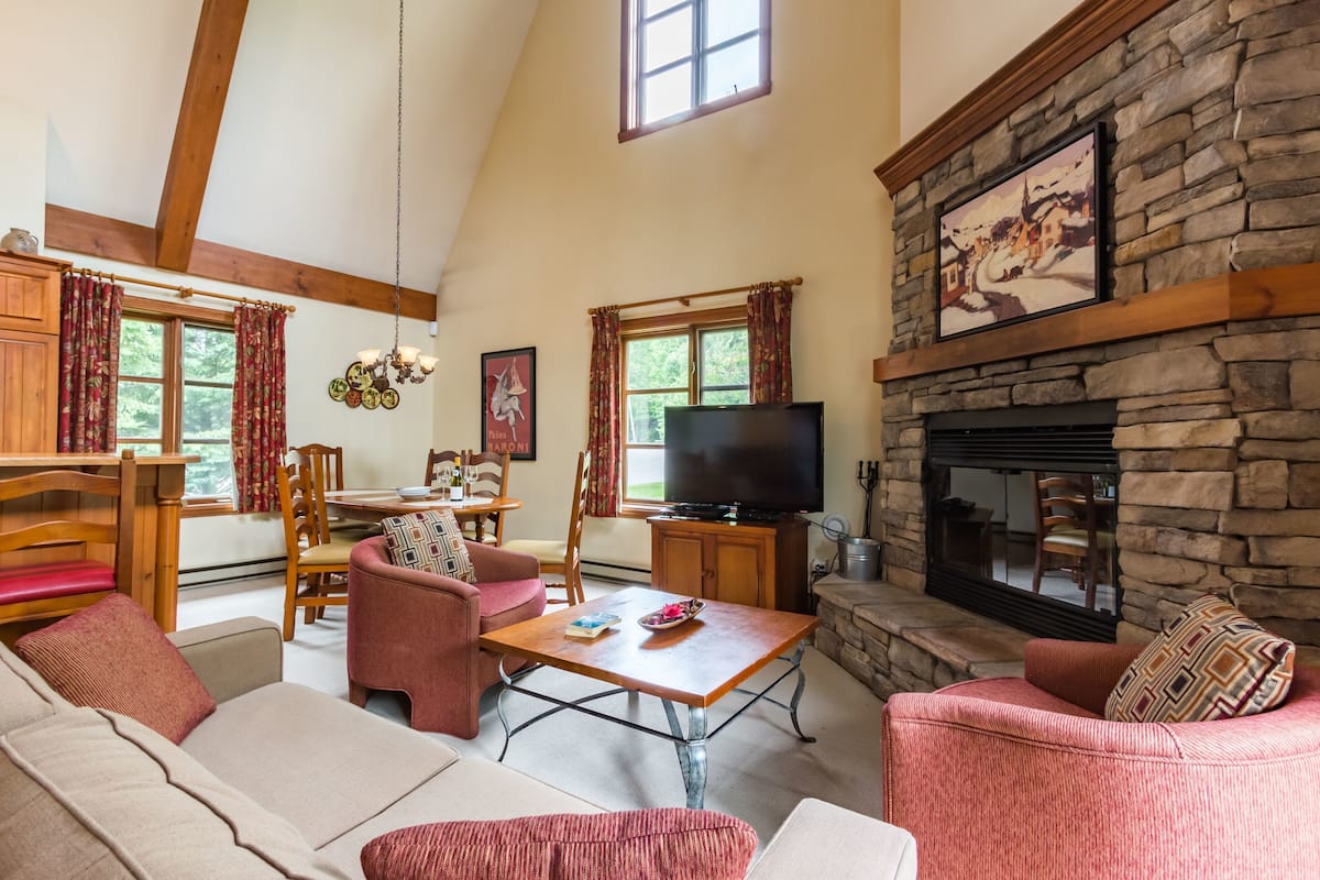 Plateau sur la Montagne 210-2 , 4 Bedrooms | Living area
